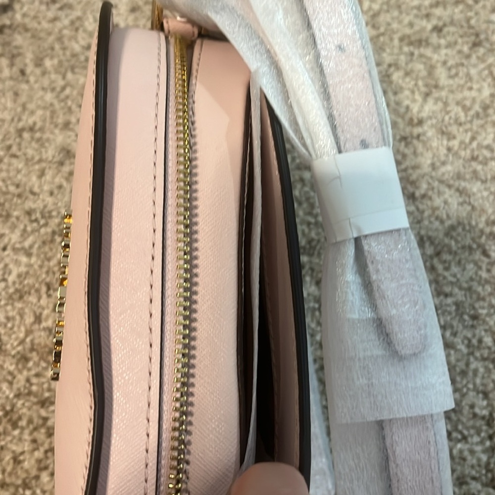 NWT Michael Kors leather oval crossbody, blush pink, new, in original wrapping! - Picture 6 of 6